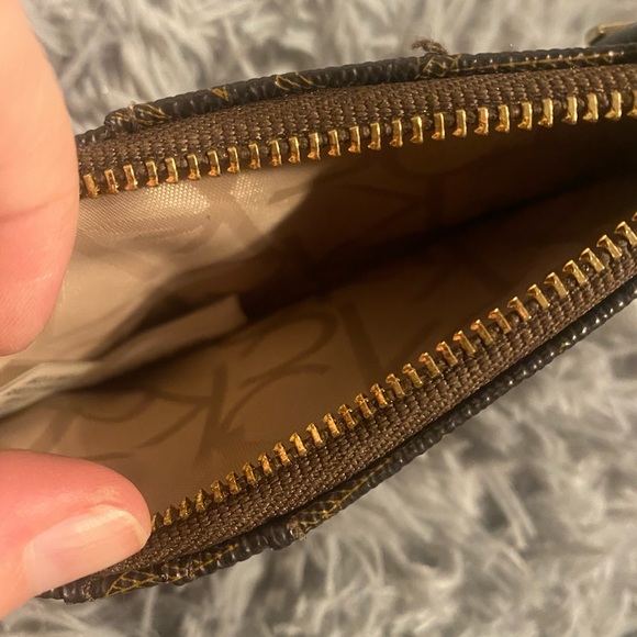 Calvin Klein Wallet Classic Design With Strap (perfect for keys, cards, cash) - Picture 3 of 3